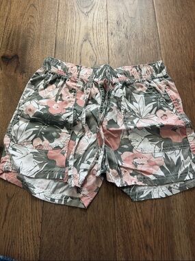 C&C California Pink & Gray Floral Drawstring Athletic Shorts